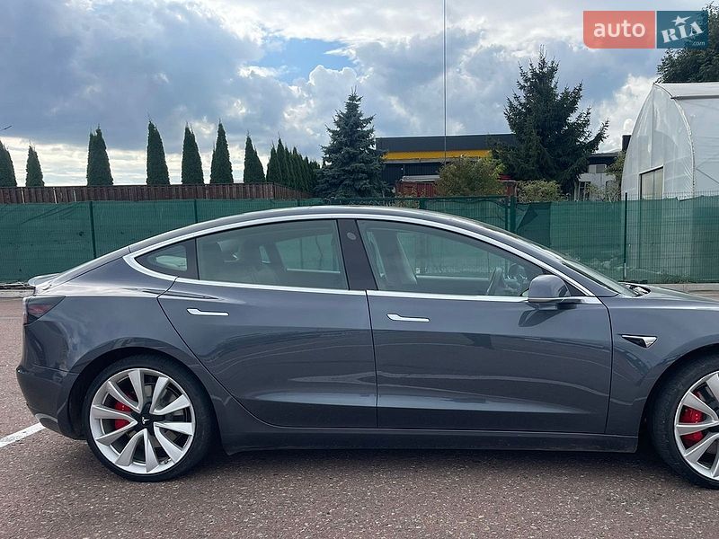 Седан Tesla Model 3 2019 в Львове