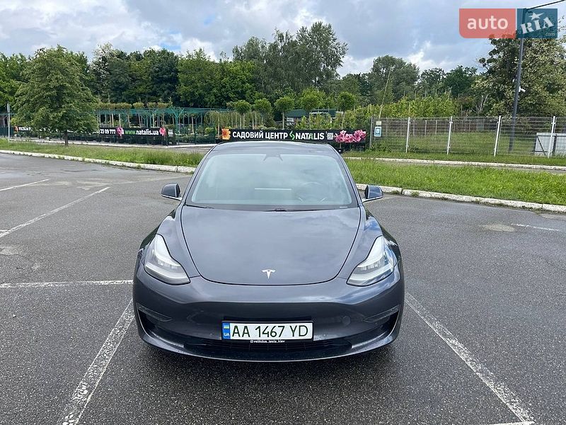 Седан Tesla Model 3 2019 в Киеве