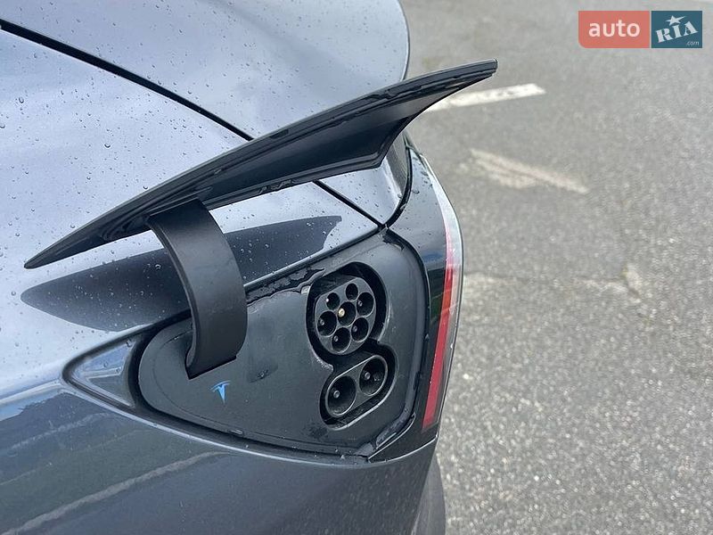Седан Tesla Model 3 2019 в Киеве