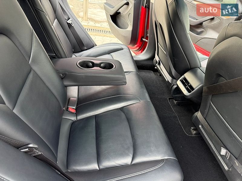 Седан Tesla Model 3 2022 в Одессе