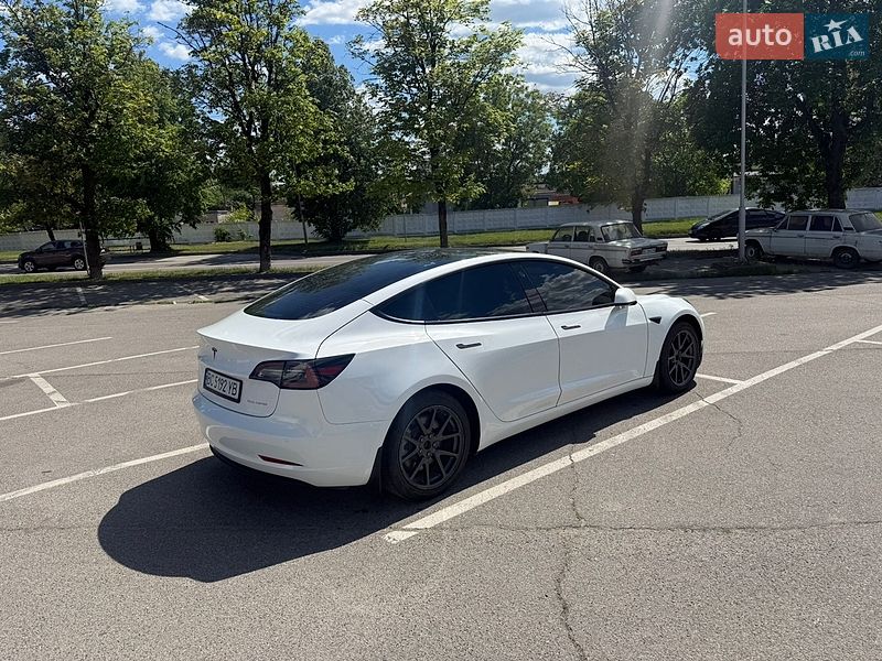 Седан Tesla Model 3 2021 в Львові