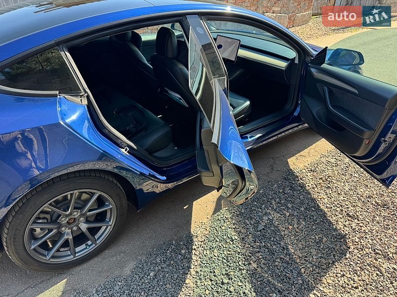 Седан Tesla Model 3 2021 в Одесі