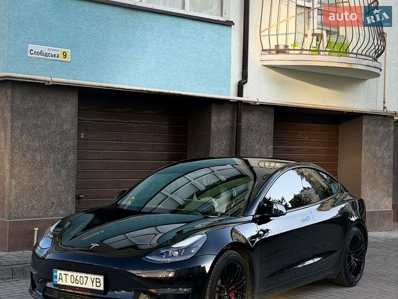 Седан Tesla Model 3 2021 в Івано-Франківську
