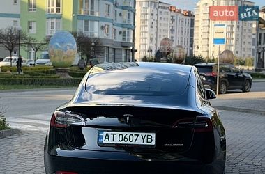 Седан Tesla Model 3 2021 в Івано-Франківську
