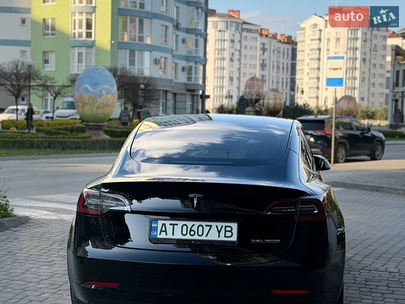 Седан Tesla Model 3 2021 в Івано-Франківську