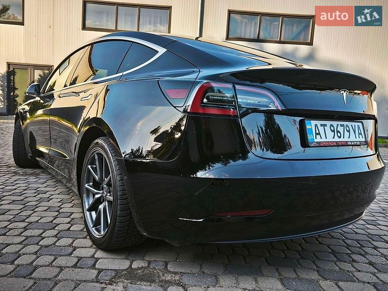 Седан Tesla Model 3 2020 в Ивано-Франковске