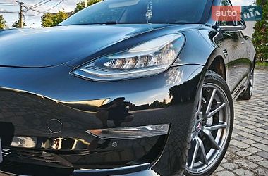 Седан Tesla Model 3 2020 в Ивано-Франковске