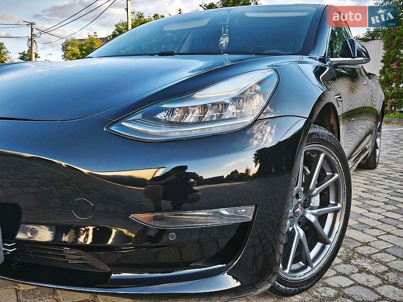Седан Tesla Model 3 2020 в Ивано-Франковске