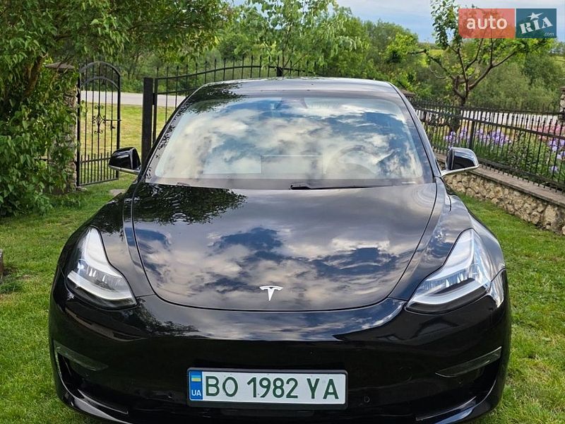 Седан Tesla Model 3 2019 в Тернополі