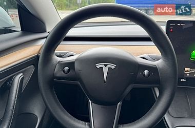 Седан Tesla Model 3 2023 в Долині
