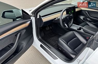 Седан Tesla Model 3 2023 в Долині