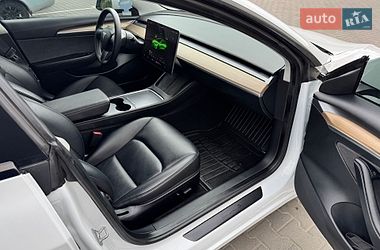 Седан Tesla Model 3 2023 в Долині