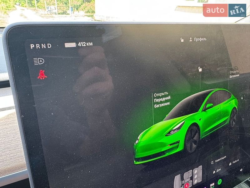 Седан Tesla Model 3 2023 в Долині