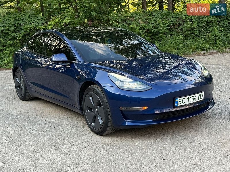 Седан Tesla Model 3 2022 в Львові