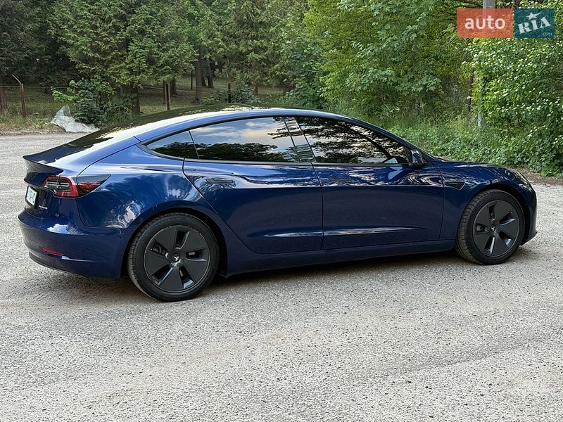 Седан Tesla Model 3 2022 в Львові