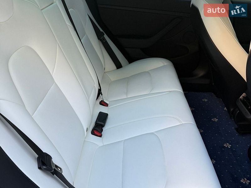 Седан Tesla Model 3 2022 в Львові