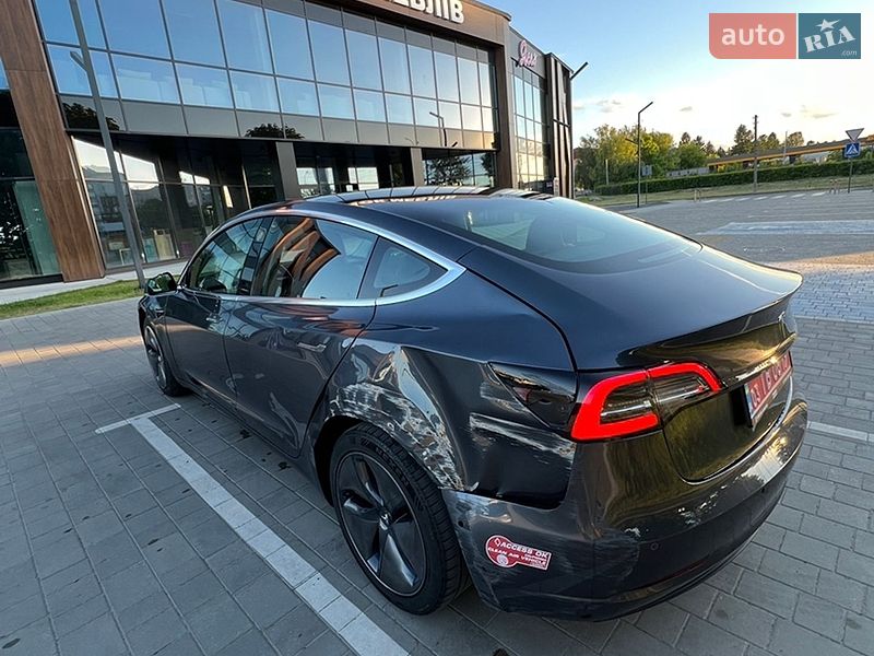 Седан Tesla Model 3 2018 в Луцьку