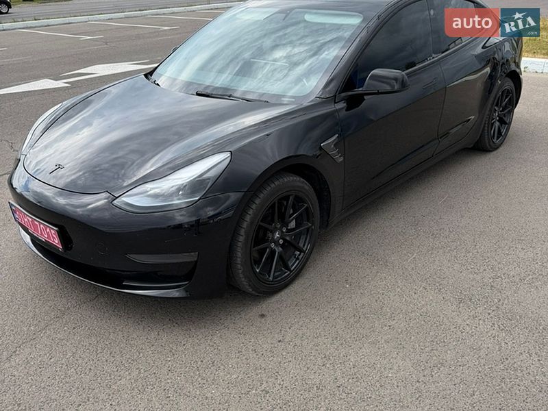 Седан Tesla Model 3 2022 в Луцьку