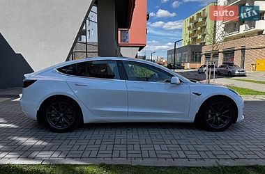 Седан Tesla Model 3 2018 в Львове