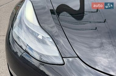 Седан Tesla Model 3 2022 в Луцьку