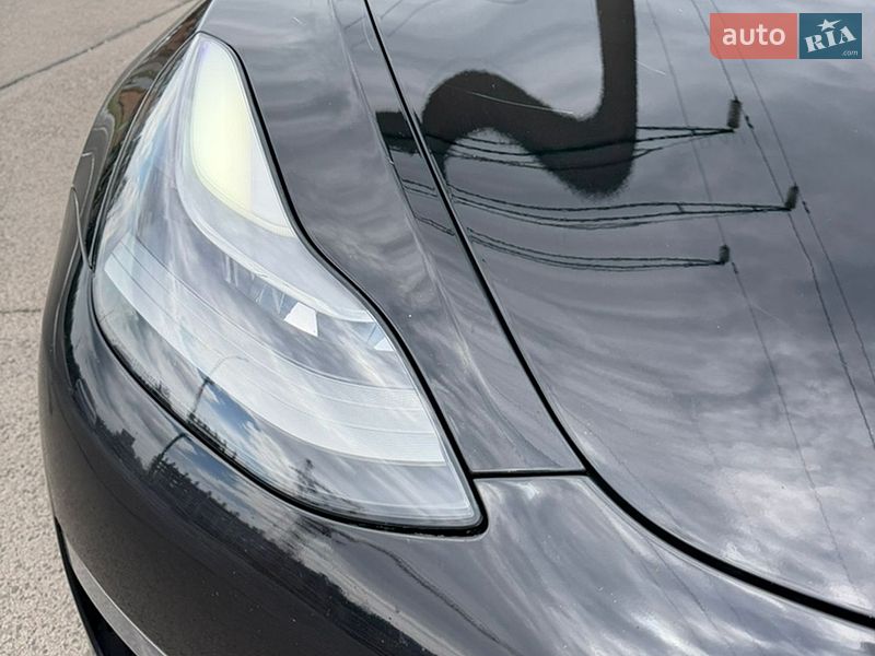 Седан Tesla Model 3 2022 в Луцьку