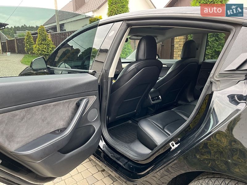 Седан Tesla Model 3 2022 в Луцьку