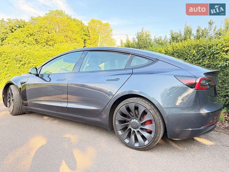 Седан Tesla Model 3 2021 в Києві