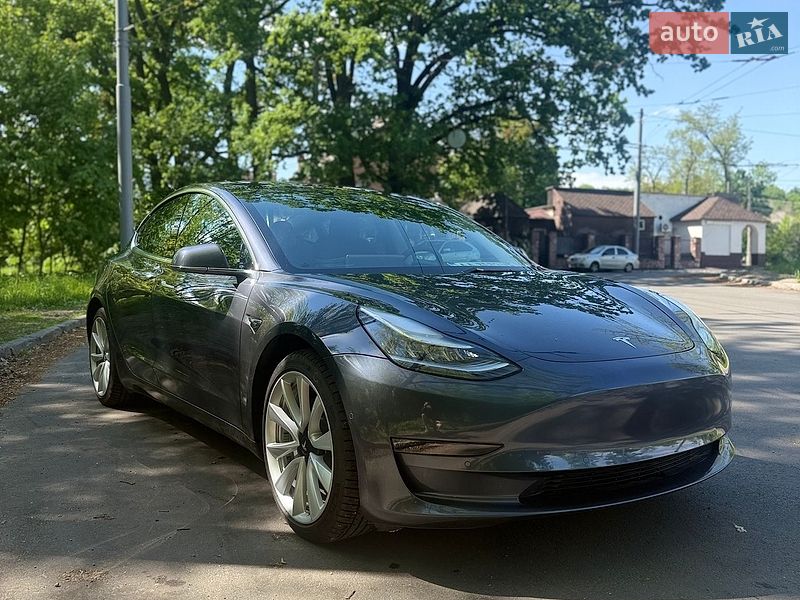 Седан Tesla Model 3 2020 в Києві