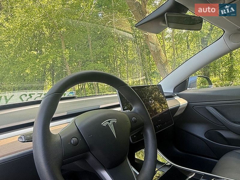 Седан Tesla Model 3 2020 в Києві