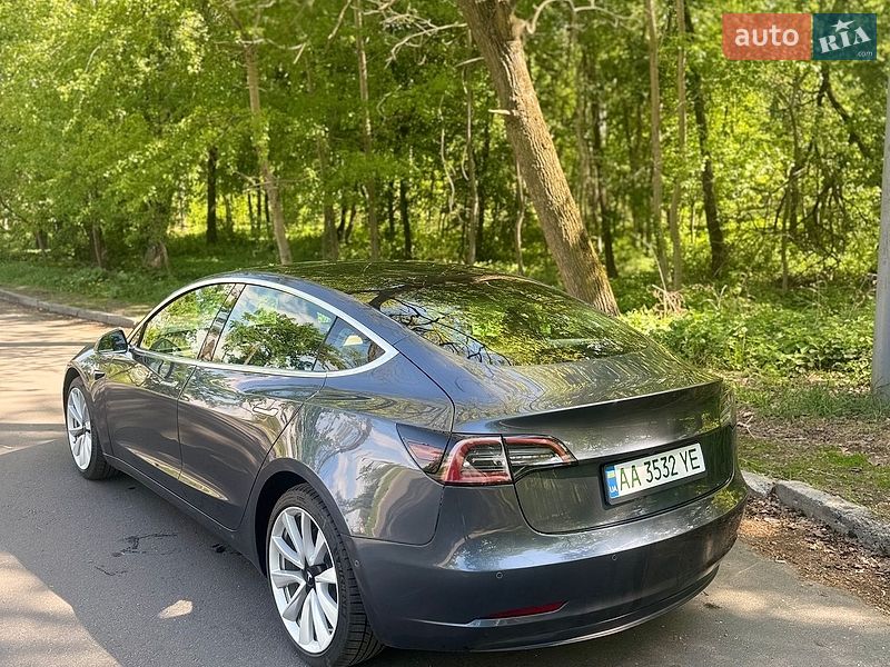 Седан Tesla Model 3 2020 в Києві