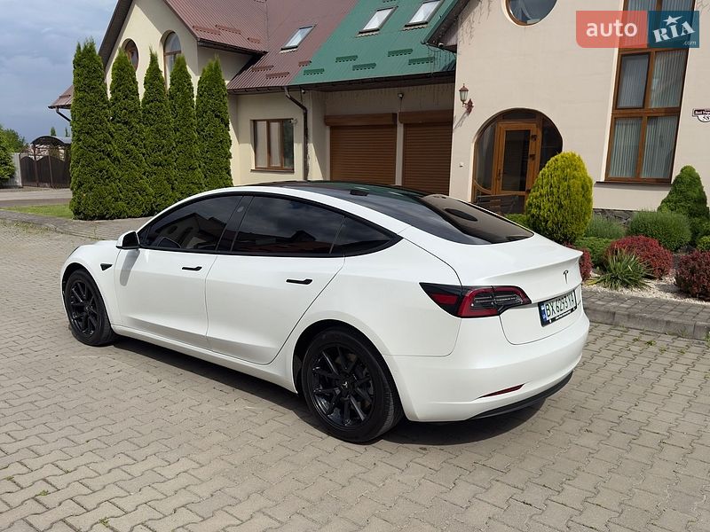Седан Tesla Model 3 2021 в Хмельницькому