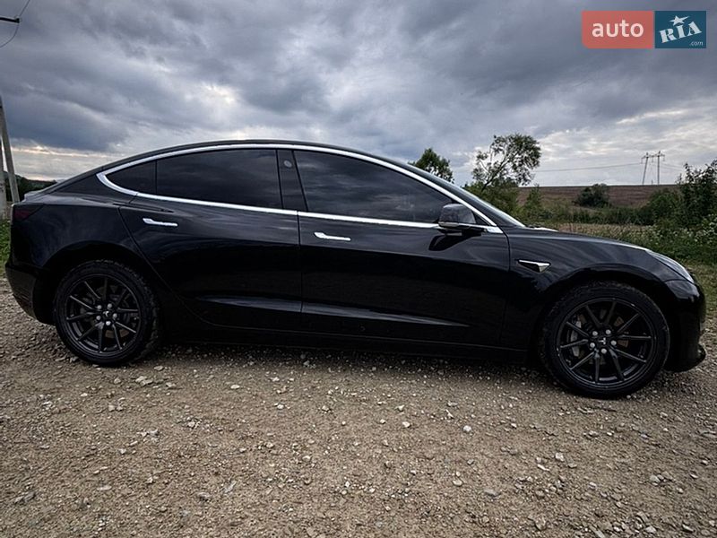 Седан Tesla Model 3 2018 в Долине