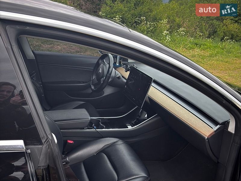 Седан Tesla Model 3 2018 в Долине