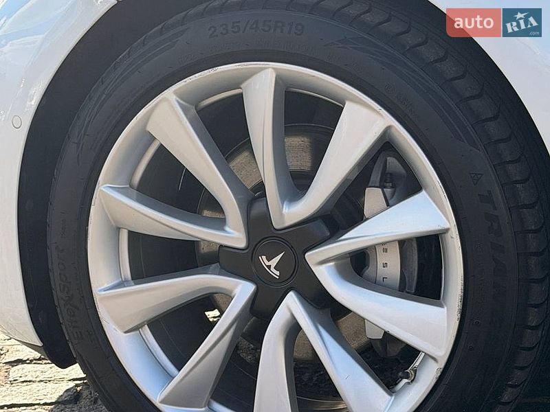 Седан Tesla Model 3 2019 в Харькове