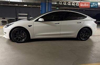 Седан Tesla Model 3 2018 в Києві