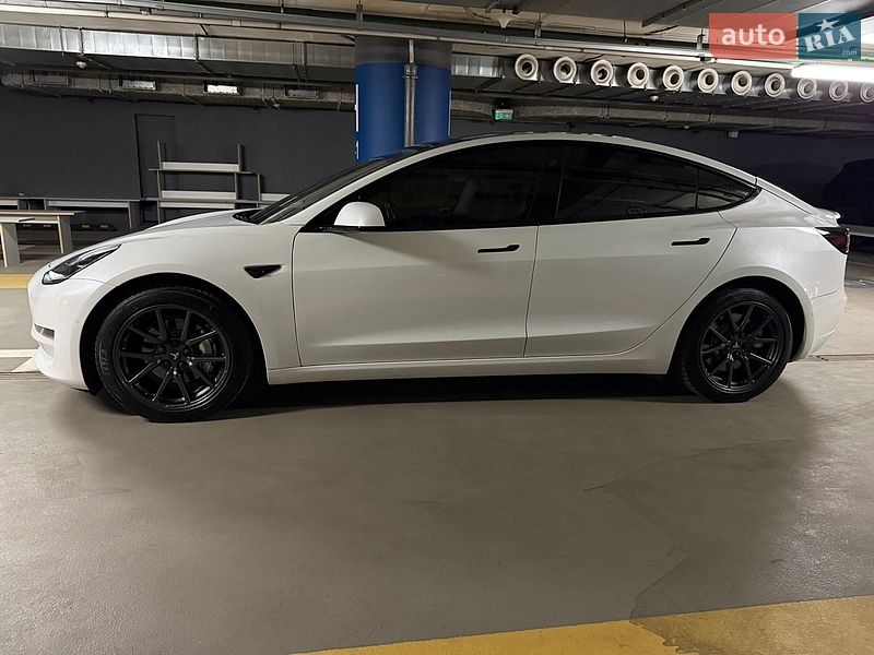 Седан Tesla Model 3 2018 в Києві