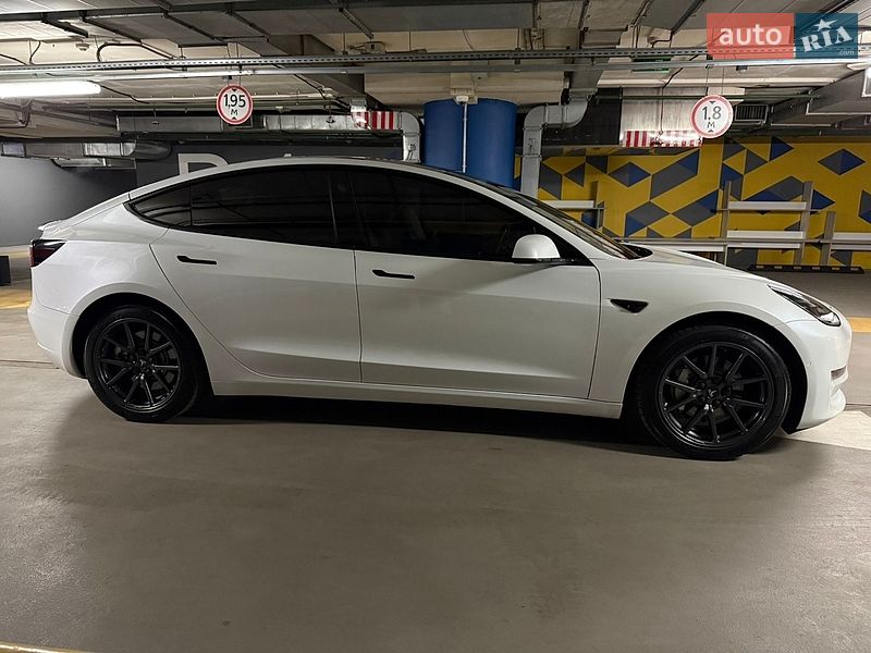 Седан Tesla Model 3 2018 в Києві
