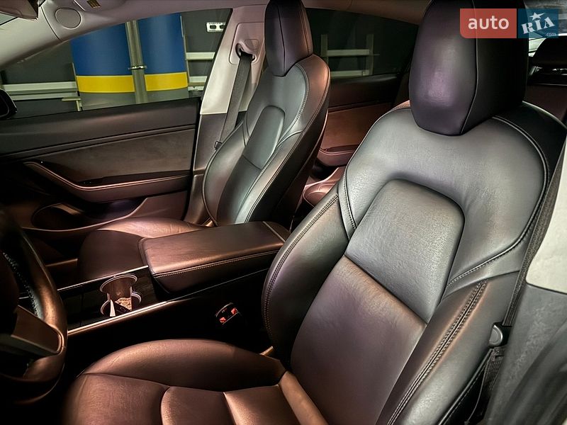Седан Tesla Model 3 2018 в Києві