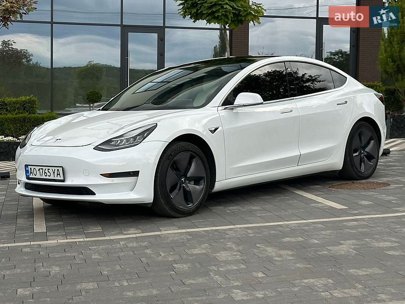 Седан Tesla Model 3 2019 в Ужгороде
