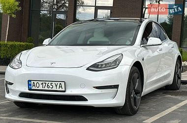 Седан Tesla Model 3 2019 в Ужгороде