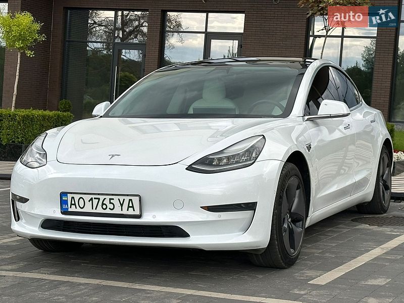 Седан Tesla Model 3 2019 в Ужгороде