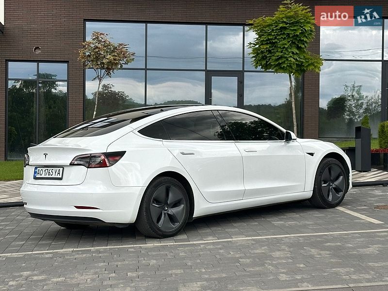 Седан Tesla Model 3 2019 в Ужгороде