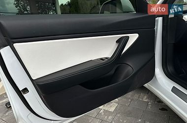 Седан Tesla Model 3 2019 в Ужгороде