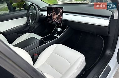 Седан Tesla Model 3 2019 в Ужгороде