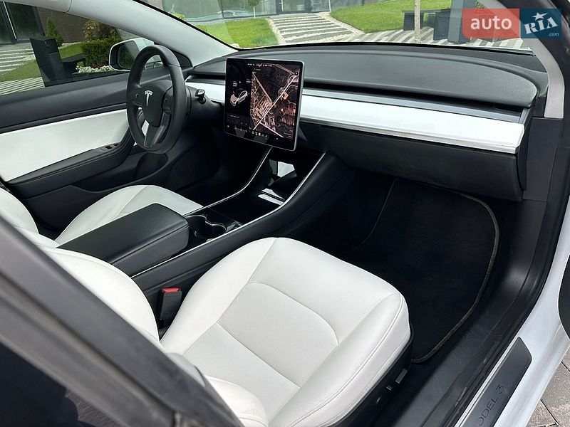 Седан Tesla Model 3 2019 в Ужгороде