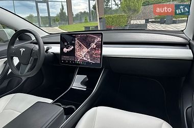Седан Tesla Model 3 2019 в Ужгороде