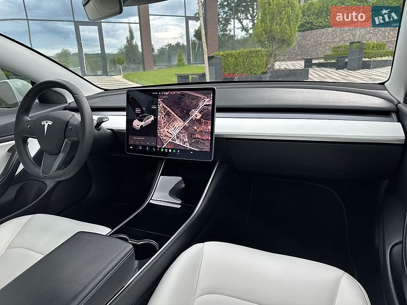 Седан Tesla Model 3 2019 в Ужгороде