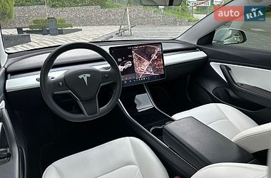 Седан Tesla Model 3 2019 в Ужгороде