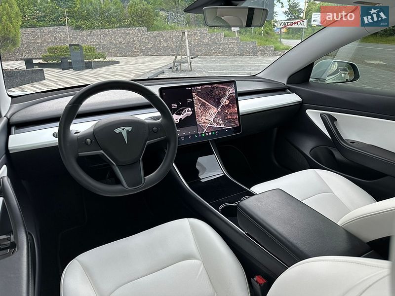 Седан Tesla Model 3 2019 в Ужгороде
