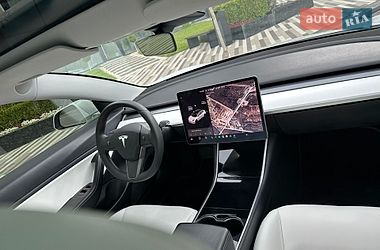 Седан Tesla Model 3 2019 в Ужгороде